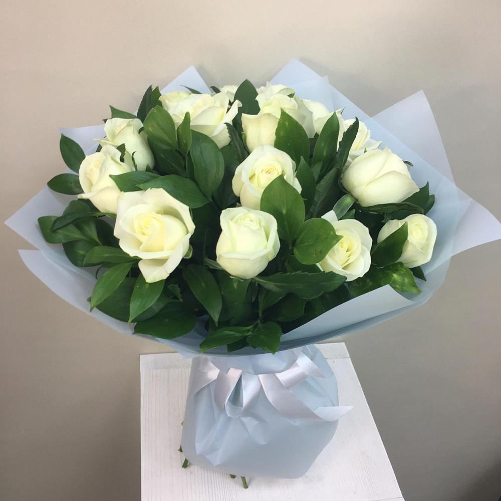 Букет 15 Белых роз Проуд в Ключах Омской области