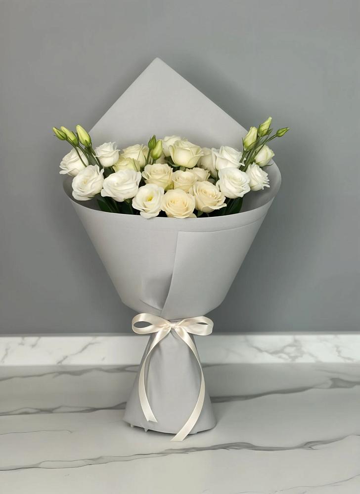 Букет цветов из: Розы и Лизиантусы в Ключах Омской области