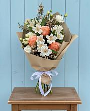 Букет цветов из:  Альстромерии, Лизиантусы, Розы и Хризантемы в Ключах Омской области