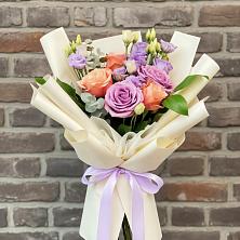 Букет цветов из:  Лизиантусы и Розы в Ключах Омской области