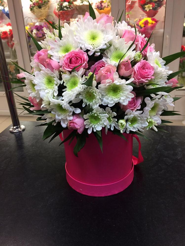 Цветочная композиция из Розы и Хризантемы в шляпной коробке в Ключах Омской области