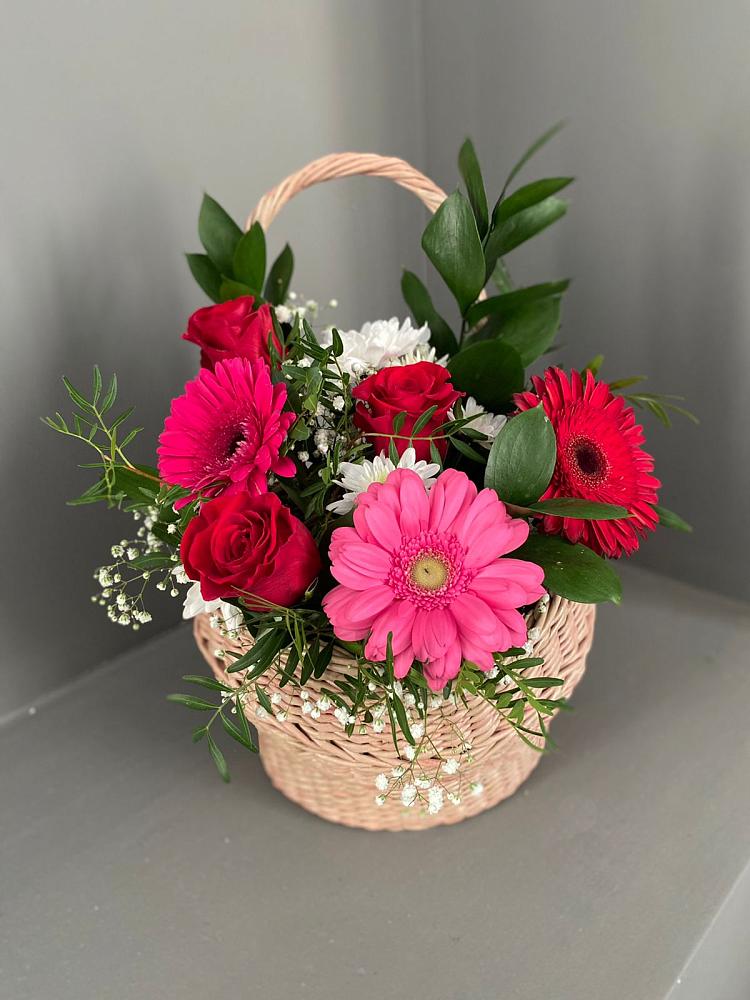 Цветочная композиция из Розы, Хризантемы и Герберы в корзине в Ключах Омской области