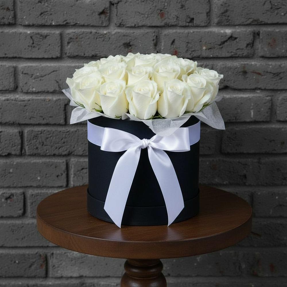 Цветочная композиция из Розы в шляпной коробке в Ключах Омской области