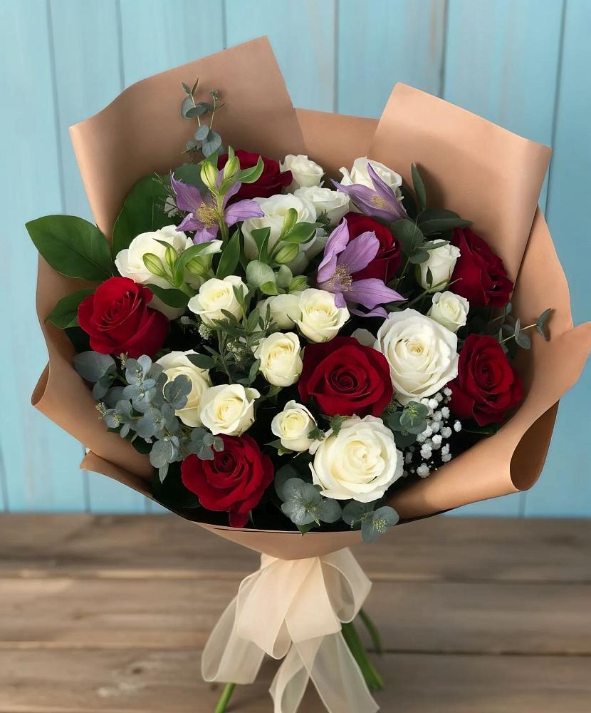 Букет цветов из: Розы и Альстромерии в Ключах Омской области