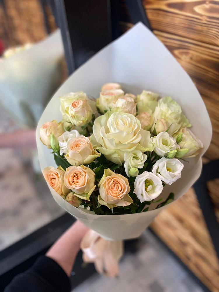 Букет цветов из: Розы и Лизиантусы в Ключах Омской области