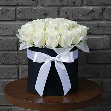 Цветочная композиция из Розы в шляпной коробке в Ключах Омской области